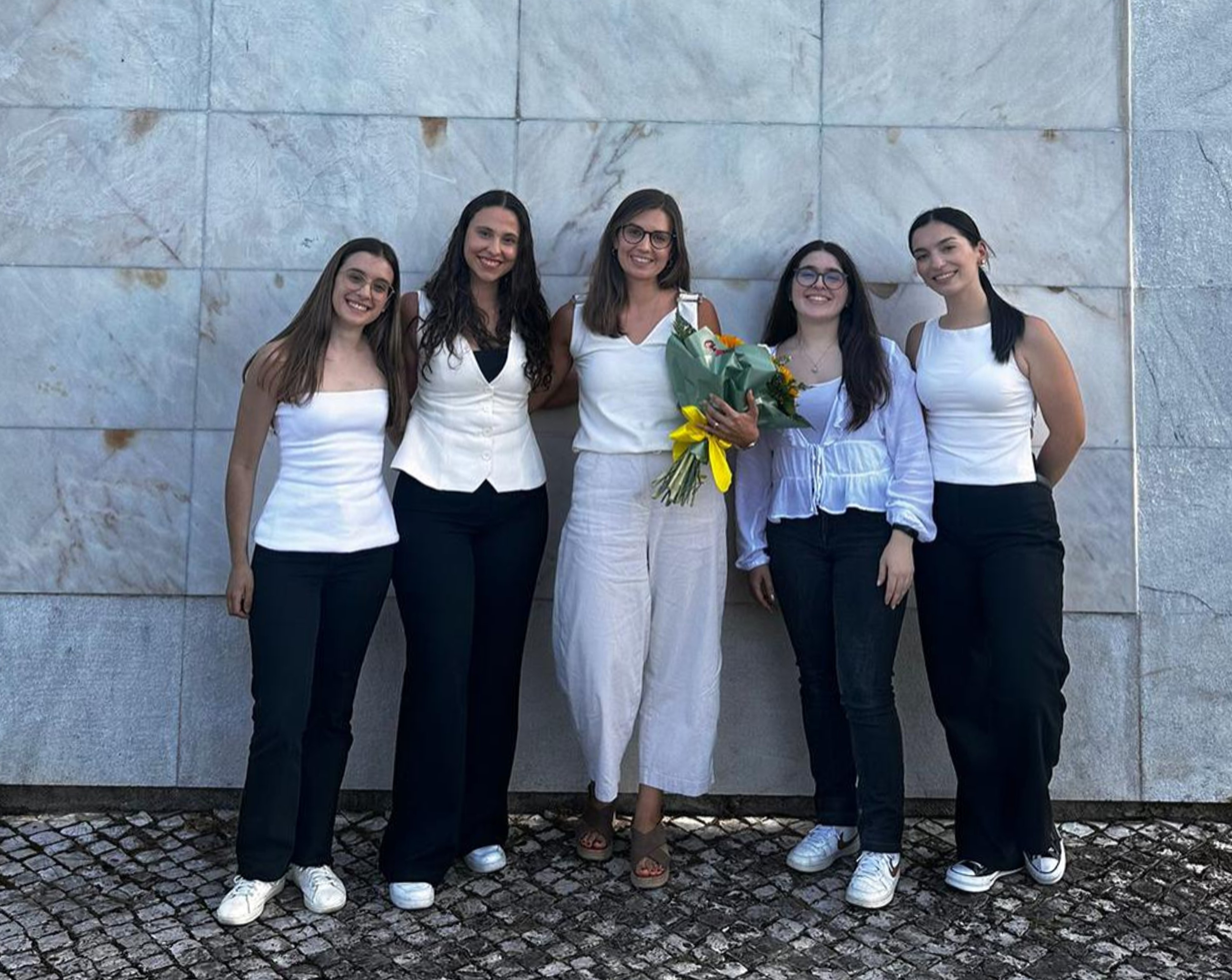 estudantes do 4.º ano e professora